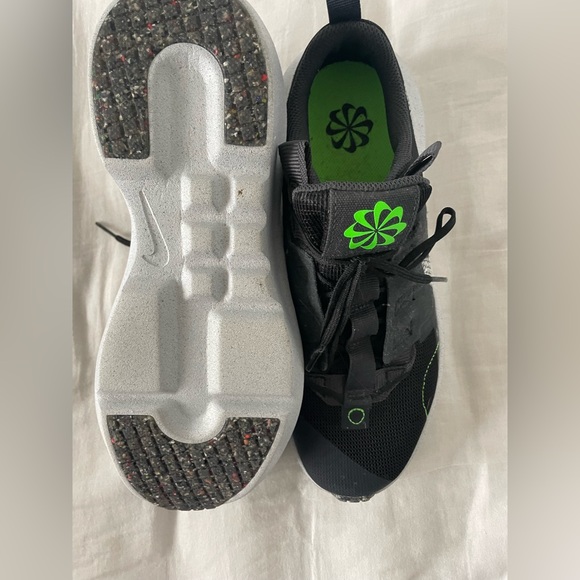 nike never worn kids shoes. - Picture 2 of 5